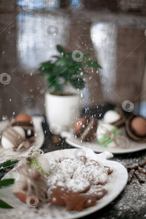 Скачать Пасха. яйца и пряники. сверху на пряники посыпаем белой глазурью фотосток Ozero