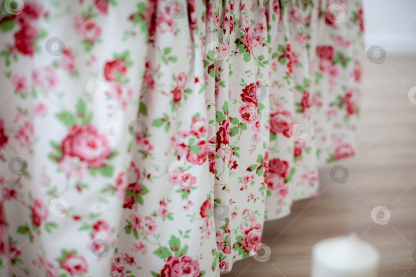 Скачать Ткань Текстильная с принтом в виде красных цветов фотосток Ozero