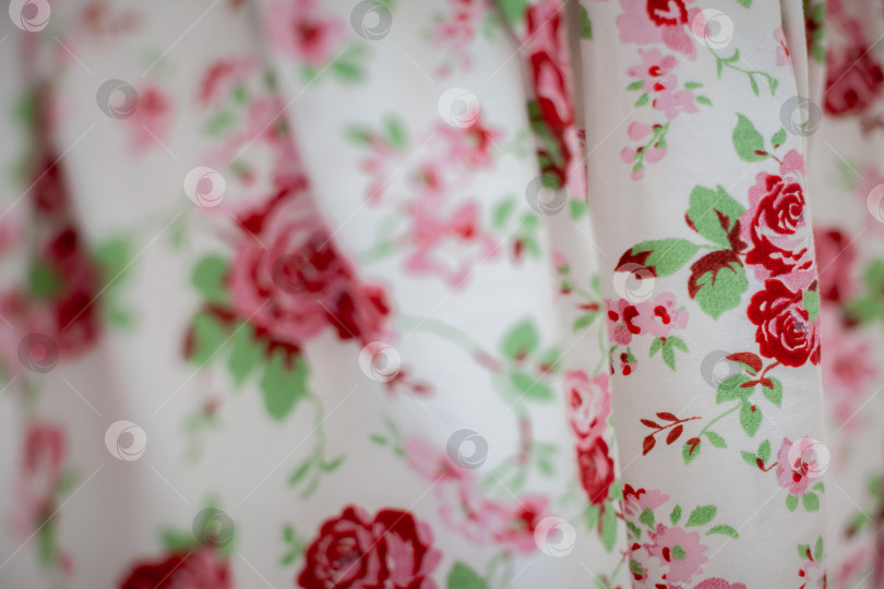 Скачать Ткань Текстильная с принтом в виде красных цветов фотосток Ozero