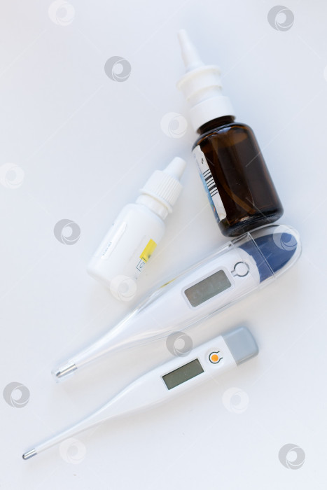 Скачать Электрический термометр не показывает температуру. термометр в футляре для лекарств фотосток Ozero