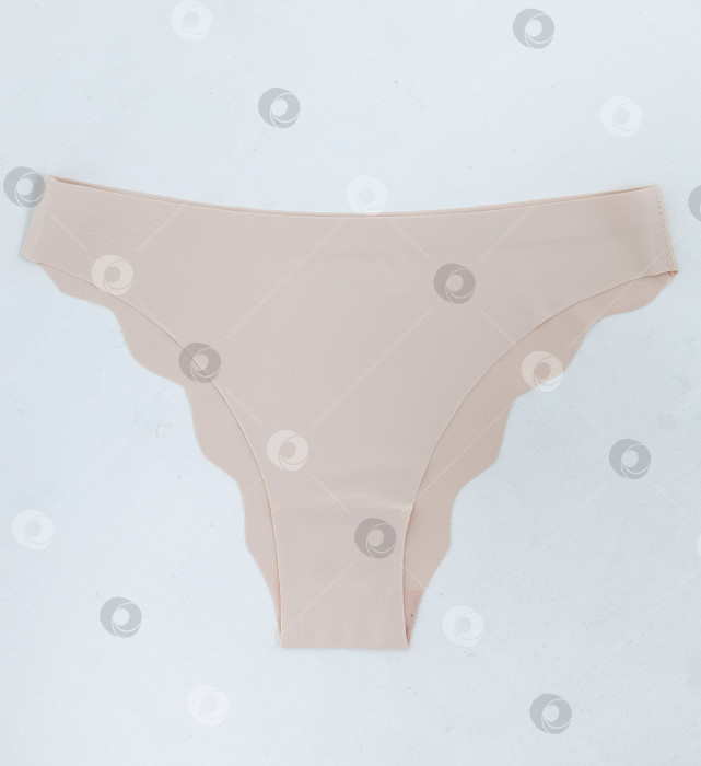 Скачать Бежевые женские трусы на белом фоне фотосток Ozero