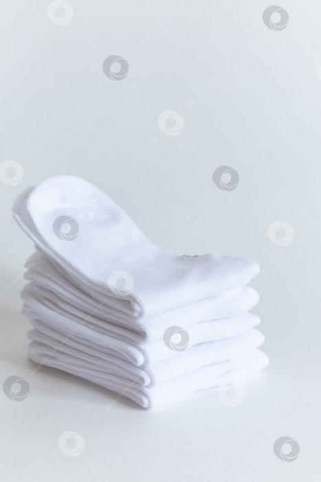 Скачать стопка белых носков на белом фоне фотосток Ozero