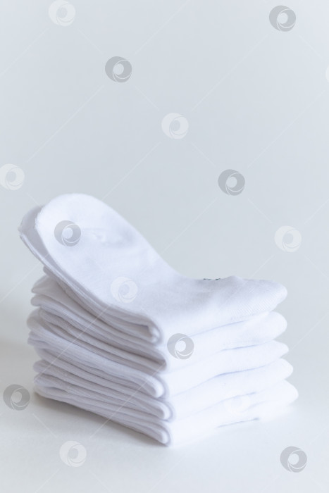 Скачать стопка белых носков на белом фоне фотосток Ozero