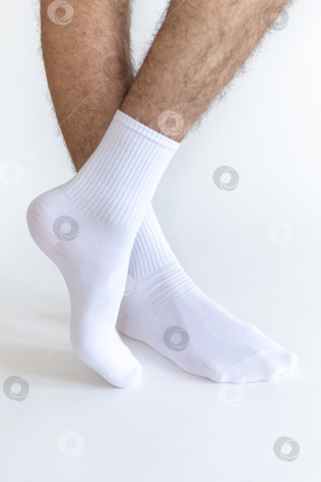 Скачать Красивые белые мужские носки на белом фоне фотосток Ozero