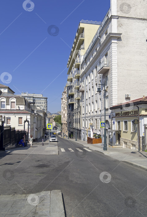 Скачать Старые многоквартирные дома в центре Москвы. фотосток Ozero
