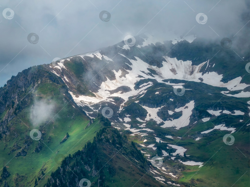 Скачать Прекрасный панорамный вид на горы фотосток Ozero
