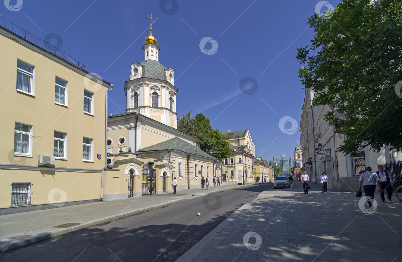 Скачать Православный собор в центре Москвы. фотосток Ozero