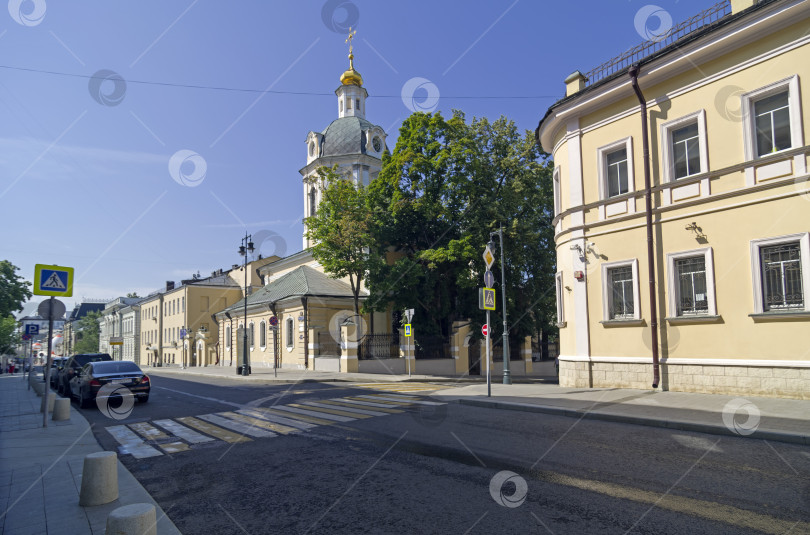Скачать Православный собор в центре Москвы. фотосток Ozero