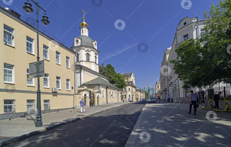 Скачать Православный собор в центре Москвы. фотосток Ozero