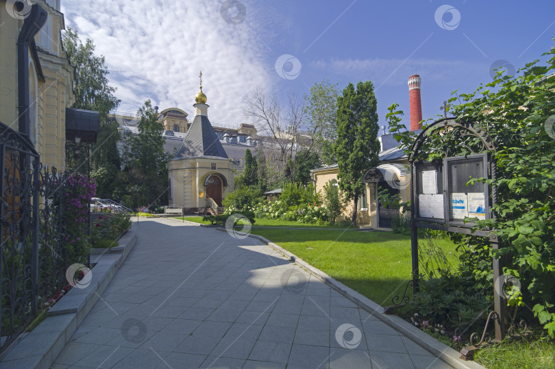 Скачать Православная часовня в центре Москвы. фотосток Ozero