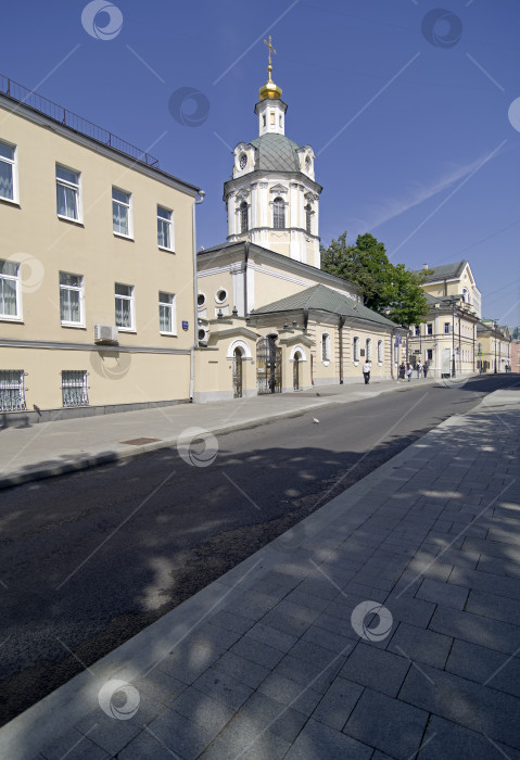 Скачать Православный собор в центре Москвы. фотосток Ozero