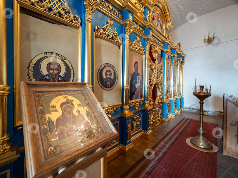 Скачать Православные иконы на иконостасе  в одном из пределов Спасо-Преображенского собора Соловецкого монастыря фотосток Ozero