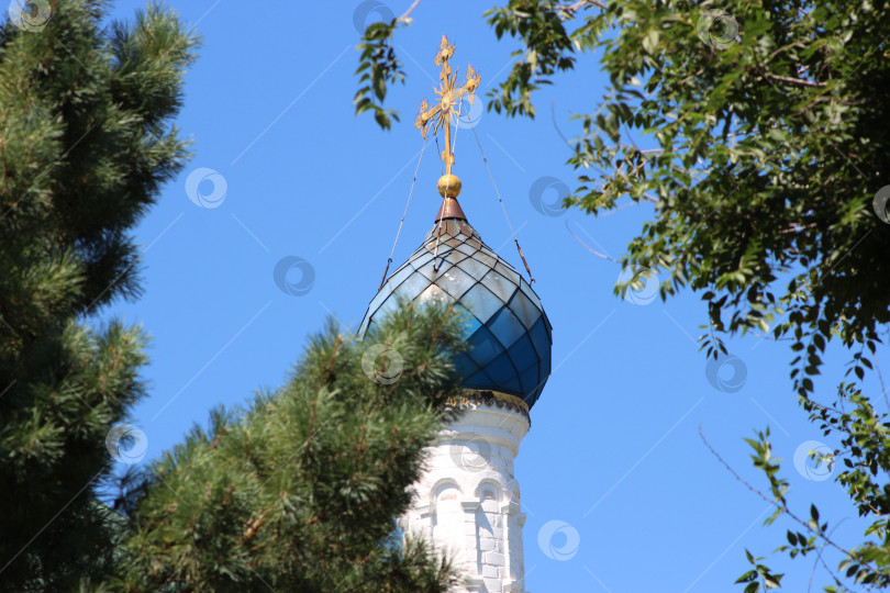 Скачать Крест на куполе православного храма. фотосток Ozero