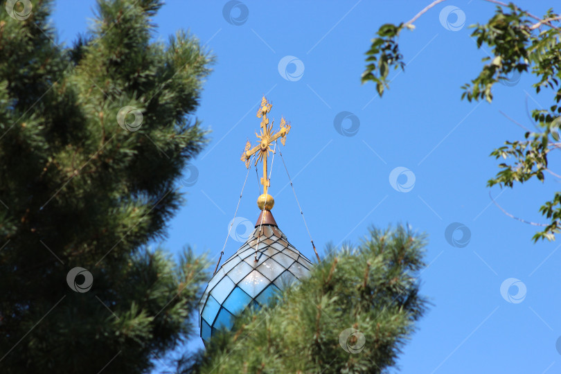 Скачать Купол с православным крестом. фотосток Ozero