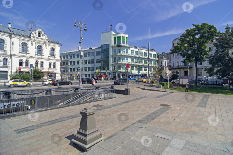 Скачать Здание в центре Москвы, построенное в стиле конструктивизма. фотосток Ozero