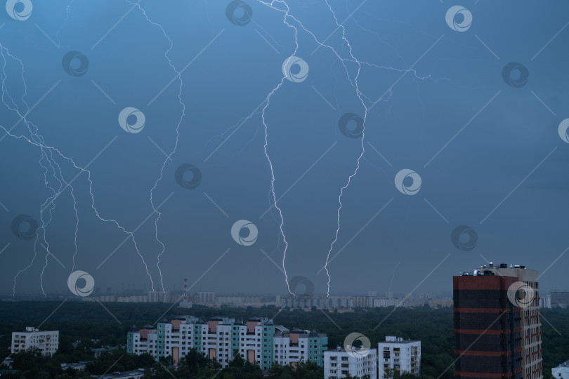 Скачать Гроза в городе фотосток Ozero