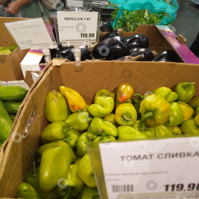 Скачать Отдел перцев в магазине "Smart". фотосток Ozero