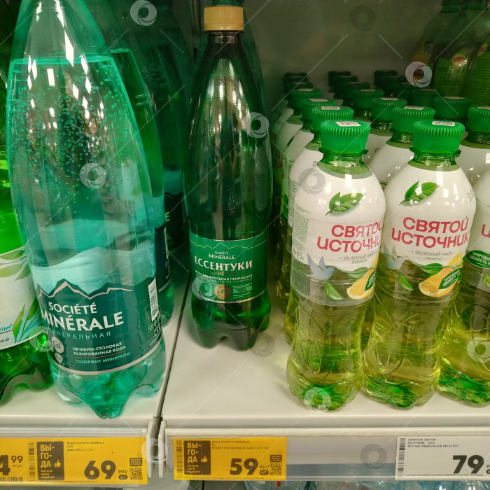 Скачать Отдел минеральной воды в магазине "Пятёрочка". фотосток Ozero