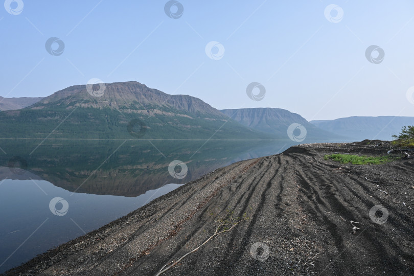 Скачать Озеро Ит-Кюйоль на плато Путорана. фотосток Ozero