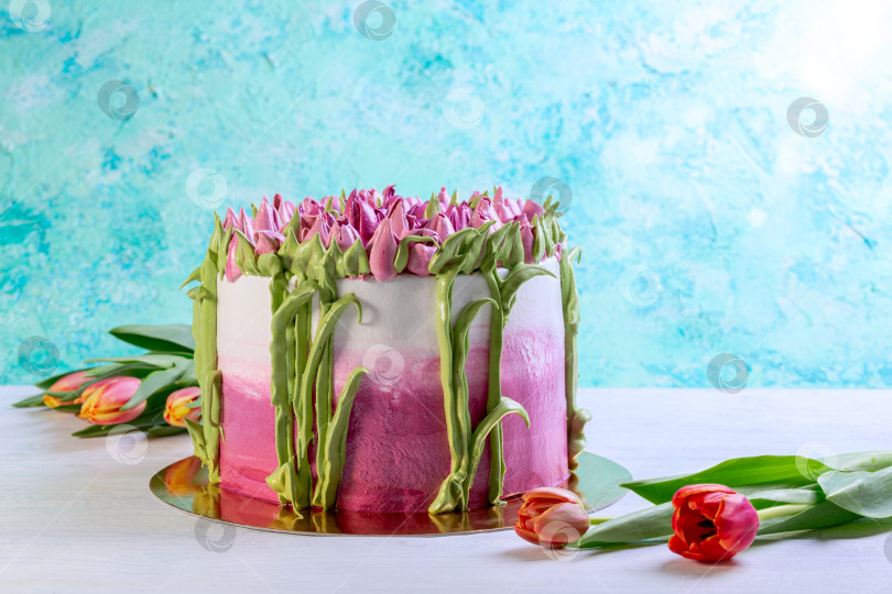 Скачать Красивый торт с кремовыми цветами. фотосток Ozero