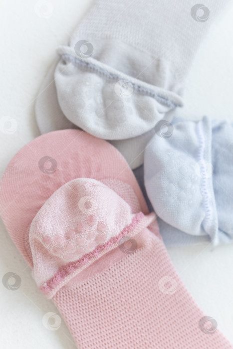 Скачать Крупный план силиконовой резинки на носках фотосток Ozero