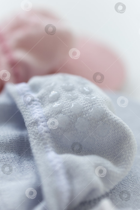 Скачать Крупный план силиконовой резинки на носках фотосток Ozero