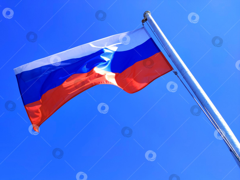 Скачать Флаг России, официальный государственный символ Российской Федерации. Триколор. Флаг России - официальный государственный символ Российской Федерации. Триколор. фотосток Ozero