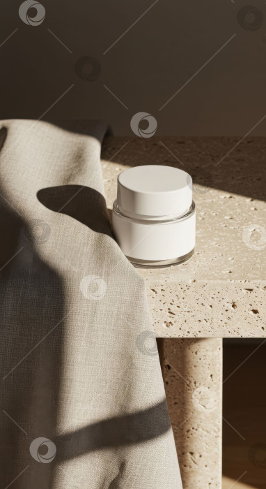 Скачать Белая баночка с косметическим кремом на каменном столе, накрытая тканевой салфеткой. Макет натурального косметического средства для ухода за кожей. фотосток Ozero