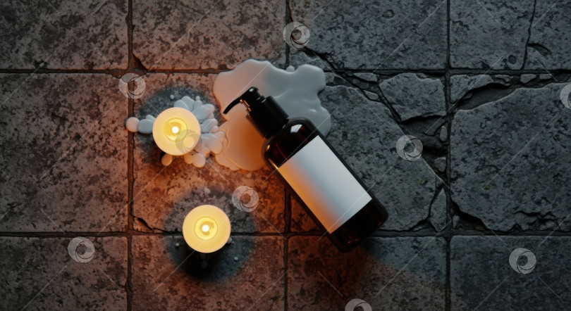 Скачать Вид сверху на флакон косметического средства с пустой этикеткой, макет и свечи с расплавленным воском на каменном полу. Презентация косметических средств и средств личной гигиены для рекламы. фотосток Ozero