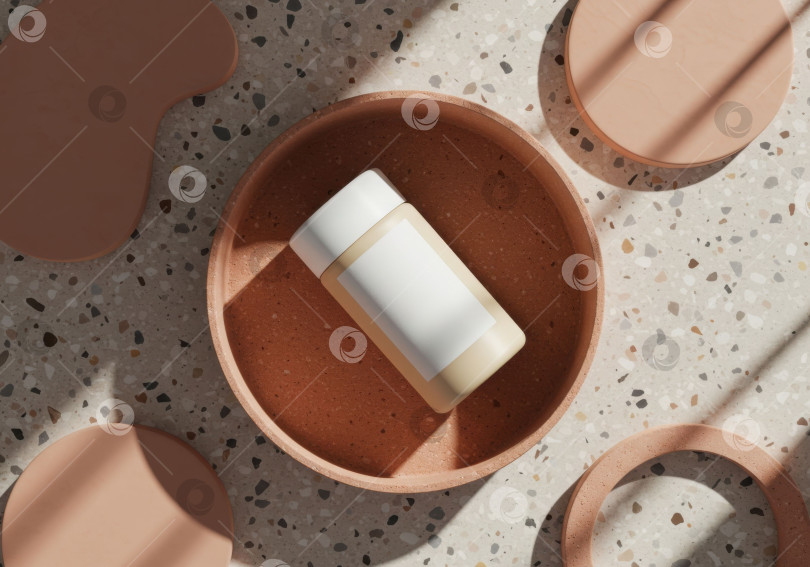 Скачать Флакон крема с пустой этикеткой для макета косметического средства в круглом лотке на фоне терраццо. Концепция красоты и ухода за кожей. фотосток Ozero