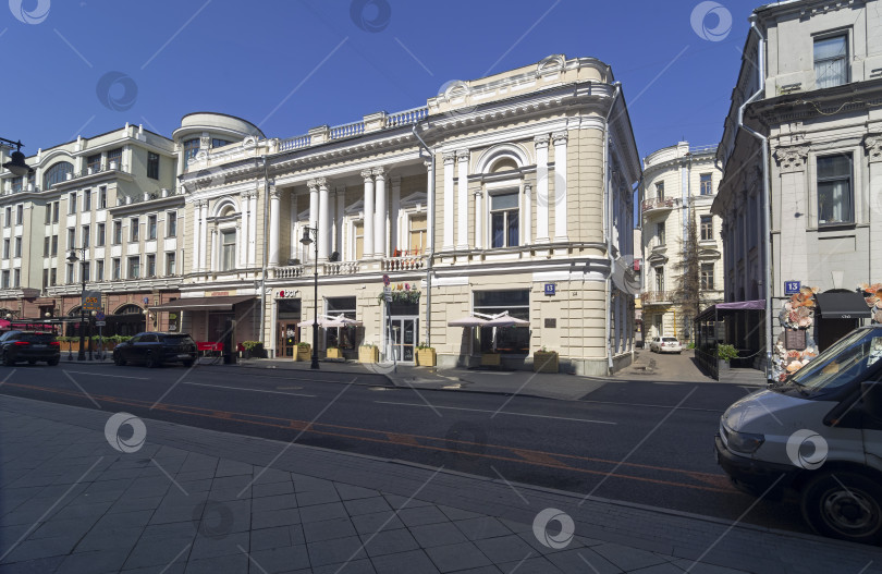 Скачать Старый многоквартирный дом в центре Москвы. фотосток Ozero