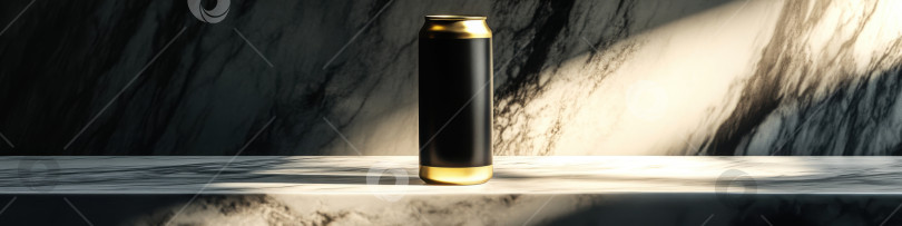 Скачать Пивная банка на столе, дизайн продукта для брендинга пивоварни. Фоновый элемент "День темного пива". Металлический контейнер для напитков. фотосток Ozero