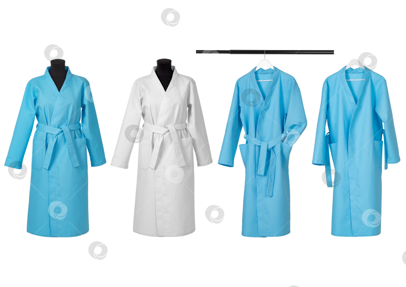 Скачать женский халат из хлопчатобумажной вафельной ткани, выделяющийся на белом фоне фотосток Ozero