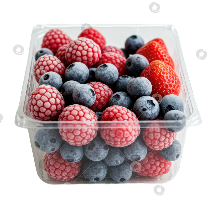 Скачать Смешанные замороженные ягоды в пластиковом контейнере на прозрачном фоне. Концепция здорового питания для иллюстрации диетических и кулинарных ингредиентов. фотосток Ozero