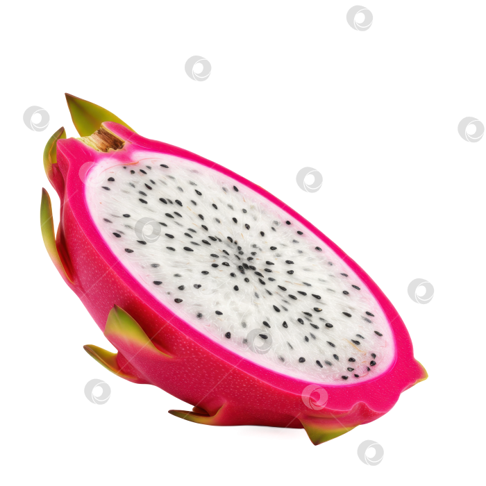 Скачать Половинка свежего спелого ярко-розового драгонфрута, нарезанная вдоль, демонстрирует белую мякоть с мелкими черными семенами на прозрачном фоне. фотосток Ozero