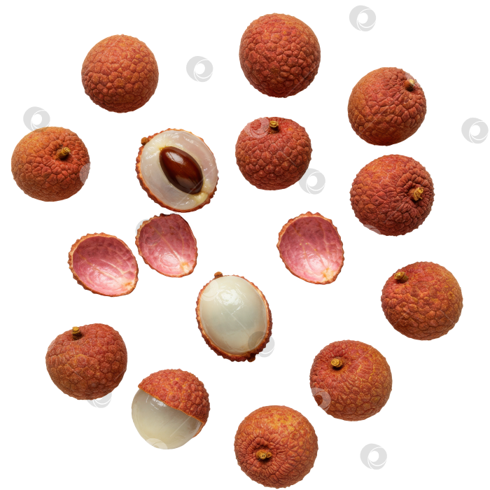 Скачать Множество плодов личи, как целых, так и очищенных от кожуры, украшенных орнаментом на прозрачном фоне. Свежие тропические фрукты для здорового питания. фотосток Ozero
