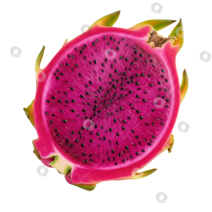 Скачать Ярко-розовый фрукт питайя, разрезанный пополам на прозрачном фоне, для здорового питания. Экзотический драгонфрут - суперпродукт и источник витаминов. фотосток Ozero