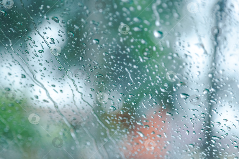 Скачать Капли дождя на окне фотосток Ozero