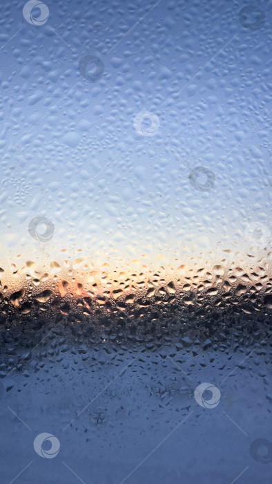 Скачать Окно с каплями дождя на нем фотосток Ozero