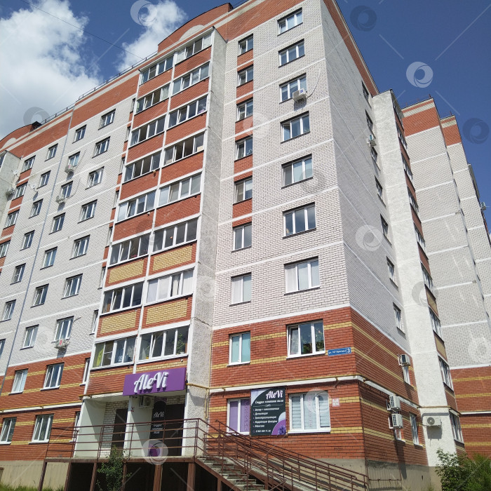 Скачать Девятиэтажный многоквартирный дом. фотосток Ozero
