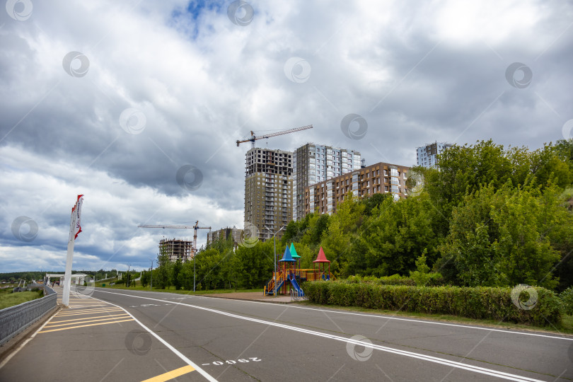 Скачать Строительство жилого комплекса на набережной реки Кама в городе Набережные Челны фотосток Ozero