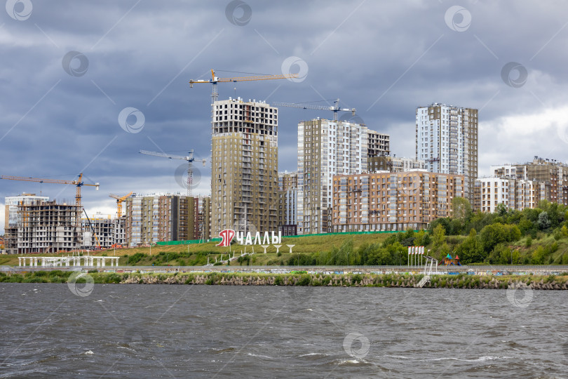 Скачать Строительство жилого комплекса на набережной реки Кама в городе Набережные Челны фотосток Ozero