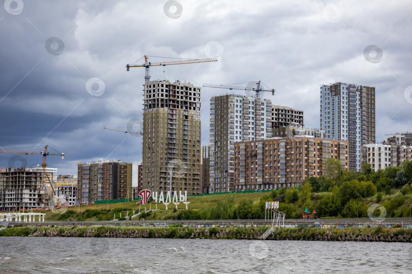 Скачать Строительство жилого комплекса на набережной реки Кама в городе Набережные Челны фотосток Ozero