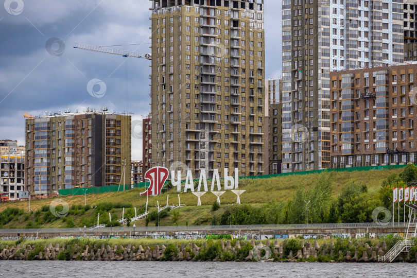 Скачать Строительство жилого комплекса на набережной реки Кама в городе Набережные Челны фотосток Ozero