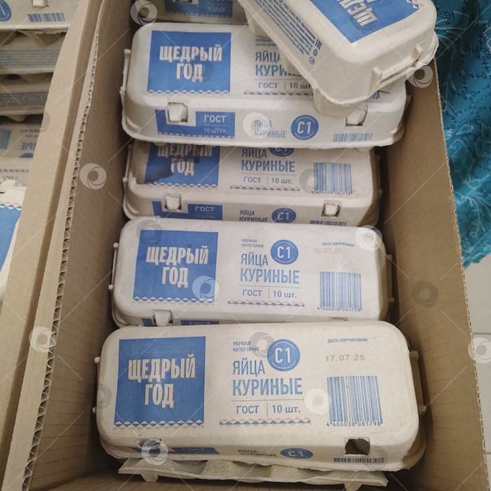 Скачать Отдел куриных яиц в магазине "Чижик". фотосток Ozero