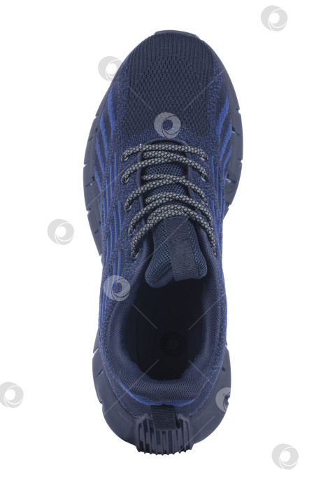 Скачать Синие дешевые тряпичные кроссовки на белом фоне. фотосток Ozero