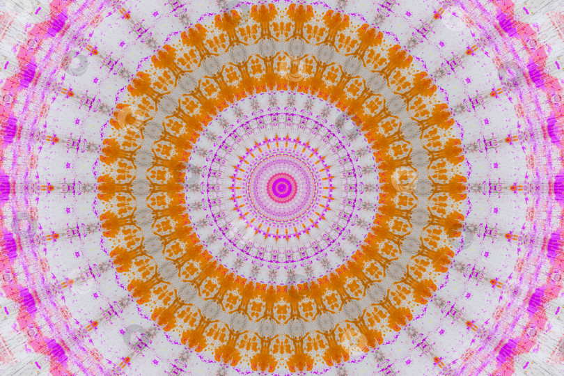 Скачать На деревянной поверхности - геометрически закрученный фон, выполненный разноцветными красками в стиле хиппи. фотосток Ozero