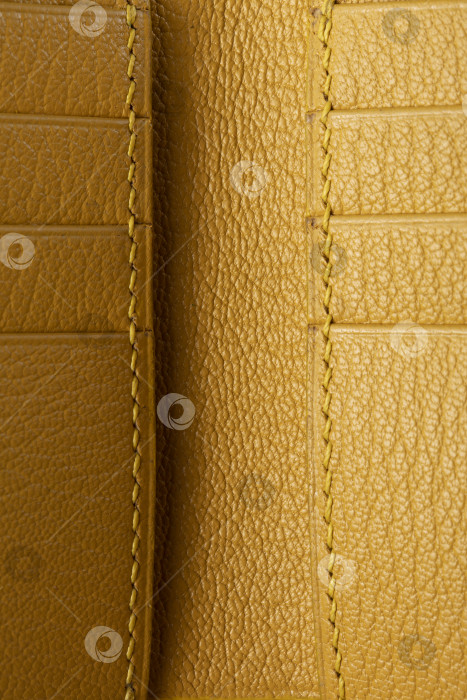 Скачать Текстура желтой кожи крупным планом со строчкой. фотосток Ozero