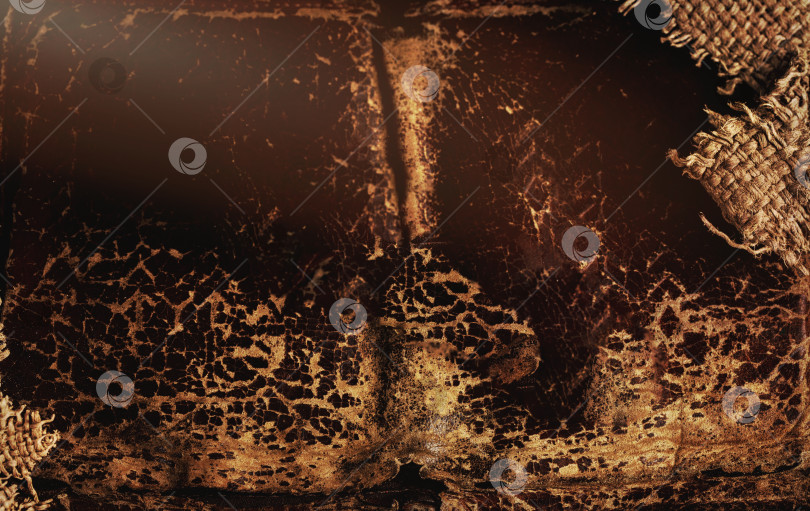 Скачать Винтажная текстура темной натуральной кожи крупным планом, с крупными царапинами и дефектами. фотосток Ozero