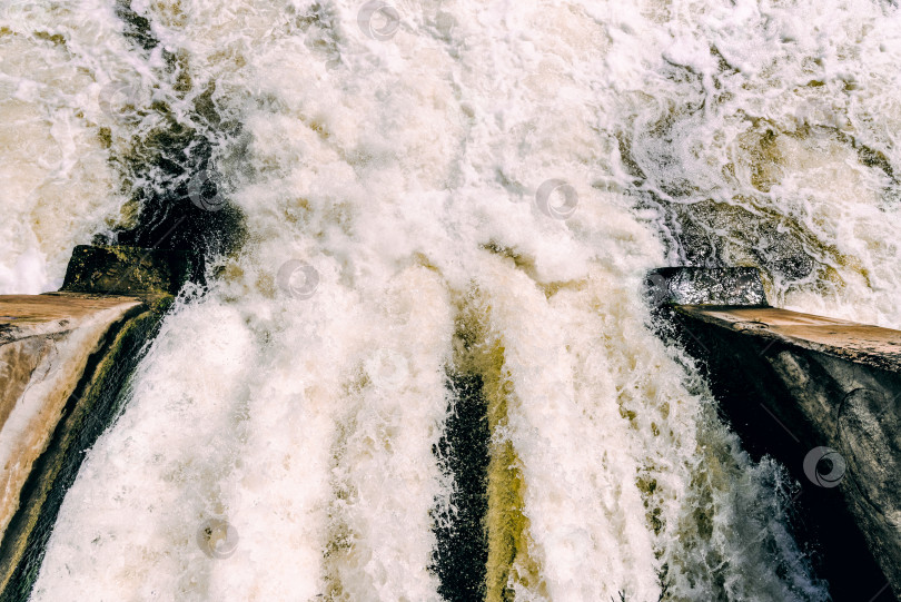 Скачать Малая гидроэлектростанция Ленинградская область, Россия, река, летний пейзаж фотосток Ozero